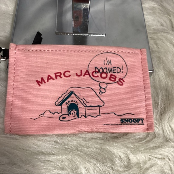 SOLD……..Marc Jacob’s x Peanuts Snoopy Pink Canvas Graphic Print Pouch Wristlet - Picture 12 of 12